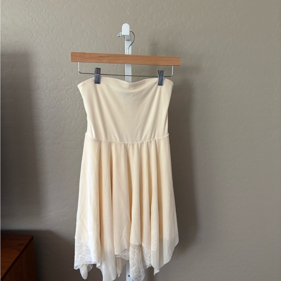 Urban outfitters Strapless Dress with Lace Hem - Picture 3 of 6
